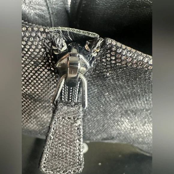 CHANEL | Interlocking CC Ankle Boots | Silver | Sz 40 - Picture 14 of 17